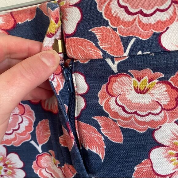 LOFT Floral Print Casual Shorts - Picture 4 of 10